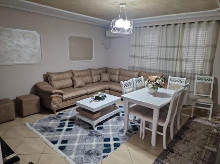 Jepet me qera apartament 2+1 te Zogu i Zi perballe Ring Center