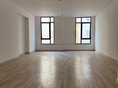 Ambiente commerciale in affitto – Nel centro di Tirana