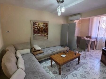 JEPET ME QIRA APARTAMENT 2+1 Xhamllik  450 € /Muaj