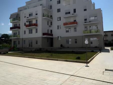 2+1 me Qera ne Astir