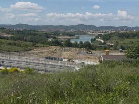 Shitet toke me pamje nga liqeni i Farkes 2,000,000 €