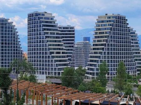 SHITET AMBIENT ME QIRA LAKE VIEW