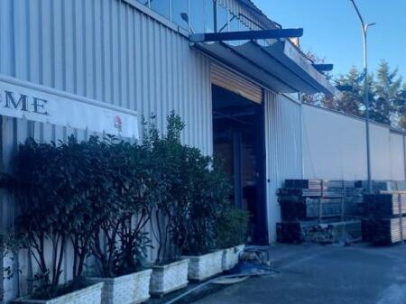 BUZE AUTOSTRADES DR-TR JAPIM ME QIRA 700 M2 KAPANON 1,750 € /Muaj