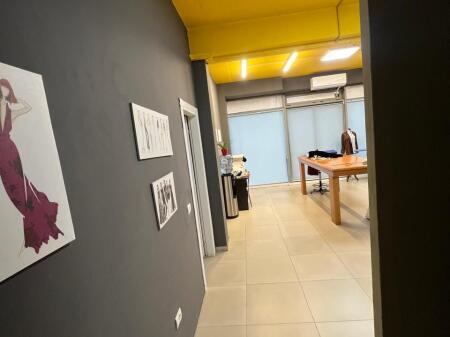 Shitet ambient biznesi-porti Durres