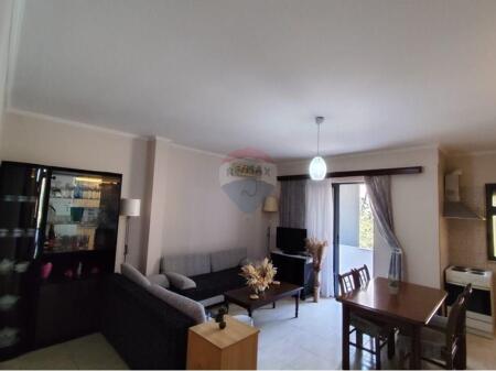 Shitet Apartament 2+1+2 ne fillim te Rr Ali Demi