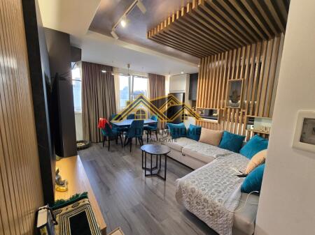 SHITET PAPAFINGO NE PLAZH-RROTA E KUQE!