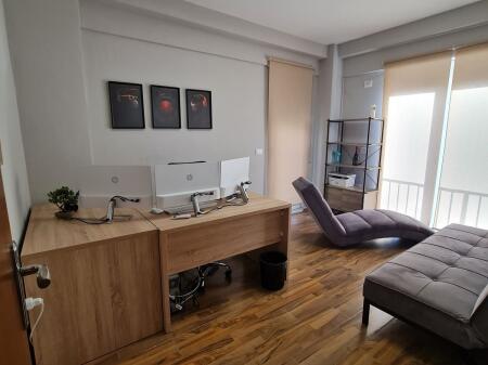 Ambient zyrash+2 Parking per qira tek 21 Dhjetori.