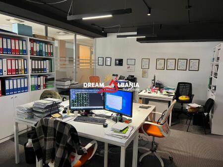 Ambjent me qera per zyra tek Pazari I Ri,Tirane (ID 42611230)
