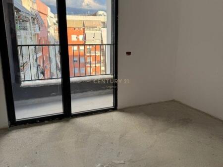 Shitet apartament 2+1 rruga Jordan Misja