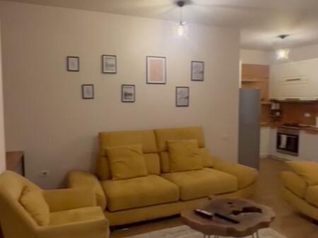 Shitet apartament 2+1+2 tualete te Rruga Fortuzi !!