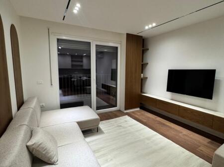 🏡 Jepet me qira apartament 1+1 me parkim 📍 Adresa: Xhamllik💰 Çmimi: 700€ (i diskutueshëm)