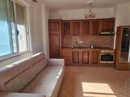 Shitet apartament 1+1golem