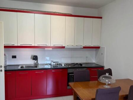 Jepet me qira 1+1 ASTIR KOMPLEKSI MOLLA 400 mije leke