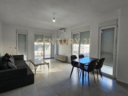 Jepet Me Qera Apartament 2+1+2 tek 5 Maji