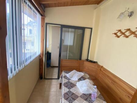 Shitet Apartament 1+1 Tek Shkembi i kavajes