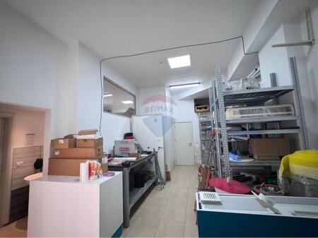 ISH PARKU, AMBIENTE COMMERCIALE IN VENDITA