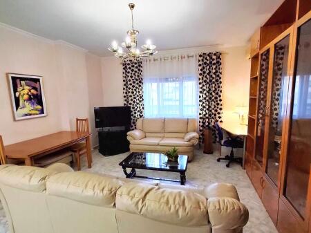 Jepet me qera 1+1 te Komuna e Parisit