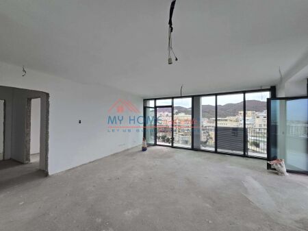 Apartament 3+1+2 Poste Parkimi ne Shitje te Lake View Residence Tirane