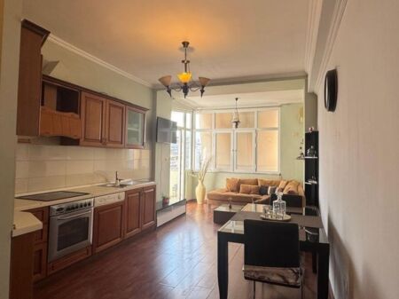 🌟 Ufficio Confortevole 2+1 in Affitto – Bllok, Tirana | Ideale per Vita Urbana