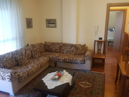 ▫️ JEPET APARTAMENT 1+1 ME QIRA – PAZARI I RI 🏙️  