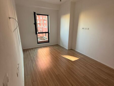 Zyre Me Qera 2+1 Tek Kompleksi Garden Building (ID BZ2660) Tirane