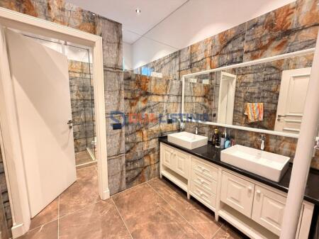 JEPET ME QIRA OSE SHITET VILE UNIKE NE PETRELE !