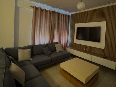 In vendita, Appartamento 1+1, Complesso Kontakt, 21 Dhjetori, Tirana