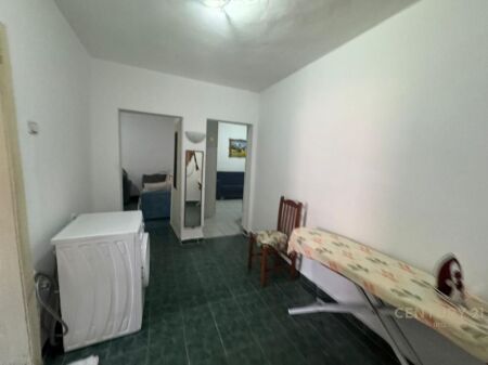 Shitet apartament 1+1,Rruga 4 Deshmoret!