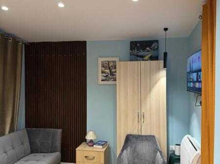 🏢Nella zona del Nuovo Bazaar, vicino al Lincoln Center, si affitta appartamento 1+1 arredato, 50.000 Leke