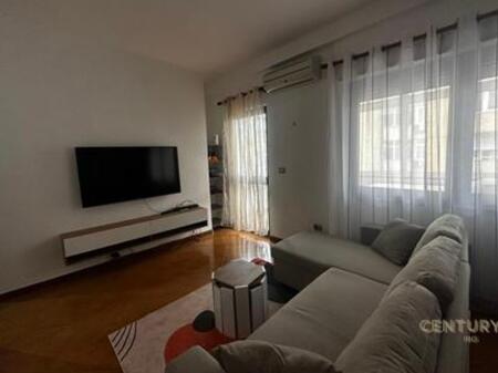 Apartment for rent 1+1 at Komuna e Parisit