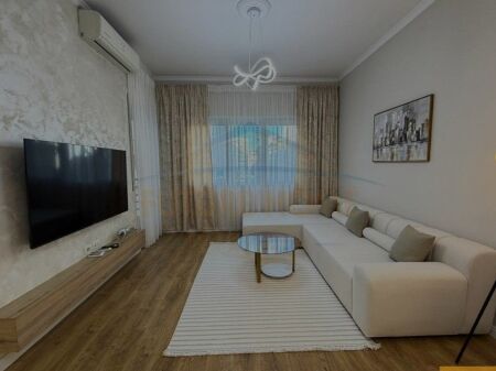 Shitet, Apartament 2+1, Unaza e Re