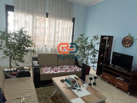 Ne Astir, Prane Vila L, Buze Rruges Kryesore, Shitet Apartament 1+1 Me Planimetri Perfekte!!