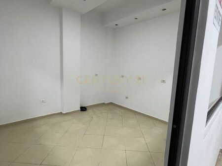 UFFICIO IN AFFITTO CONDOR CENTER, VIA KAVAJES!