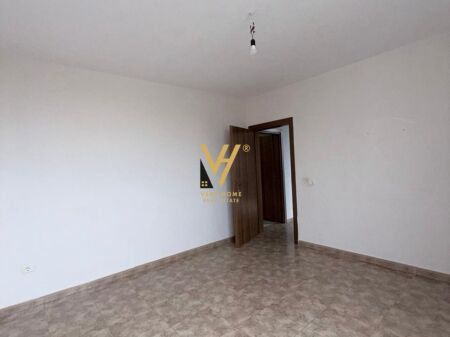 LOCALE COMMERCIALE 78 M2 IN AFFITTO PRESSO L'EX ESPOSIZIONE 65.000 LEKE