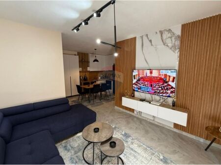 Apartament - Për Shitje - Rruga Bamir Topi, Tiranë