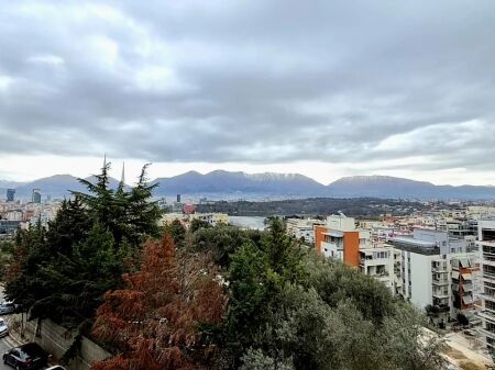 Jepet me qera 2+1 kopshti botanik