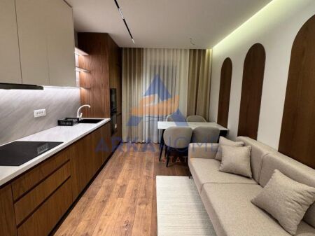 AFFITTASI APPARTAMENTO 2+1 "TEK XHAMLLIKU" 900 EURO