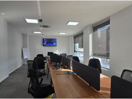 AMBIENT BIZNESI NE RR. HOXHA TAHSIM!