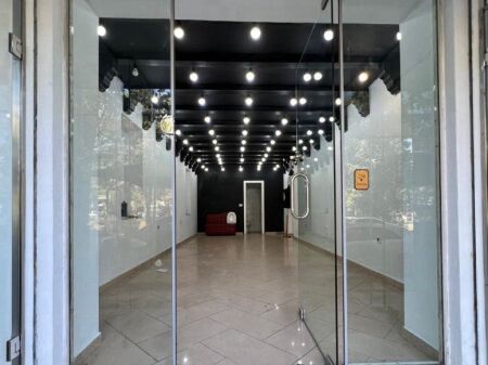 NEGOZIO IN AFFITTO 30 M2 BRRYL 50.000 LEKE