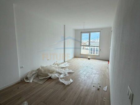 Shitet, Apartament 1+1, Stacioni i Trenit