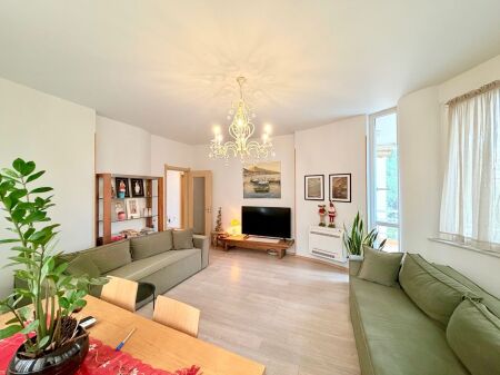 SHITET apartament 3+1 plot dritë tek HIPOTEKA e Tiranës