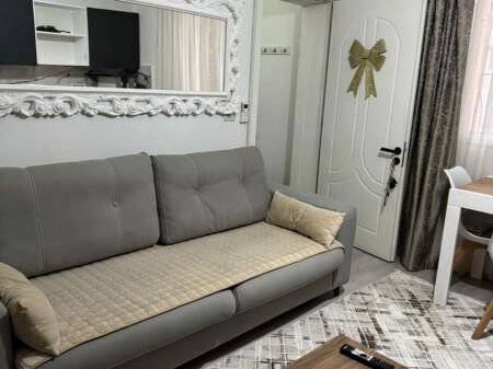 Apartament me qira 1+1 te Rruge e Dibres
