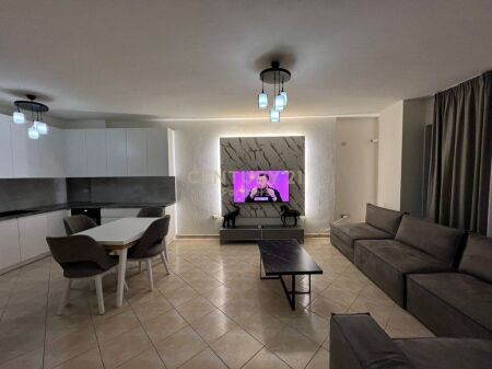 Appartamento moderno 2+1+2 in affitto nella zona Globe, vicino al ex Parco, Tirana.