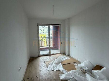 Shitet, Apartament 1+1, Stacioni i Trenit