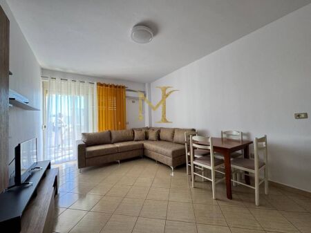 Jepet me qera 2+1 (2 banjo) me ballkon i bolshem me pamje nga deti