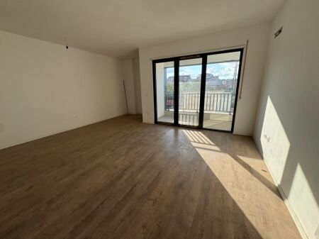 Shitet Apartament 1+1 , Bulevardi Ri