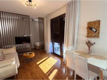 JEPET ME QIRA APARTAMENT 1+1 TEK RRUGA BARRIKADAVE ! 750 € /Muaj