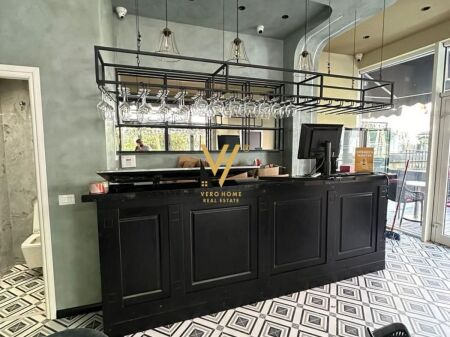 LOCALE COMMERCIALE DI 50 M2 IN AFFITTO PRESSO L'EX PARCHEGGIO DEGLI AUTOBUS 60.000 LEKE