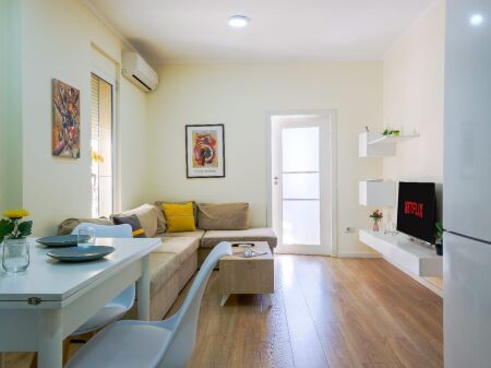 Jepet me qera apart 2+1 te Rr. E Barrikadave