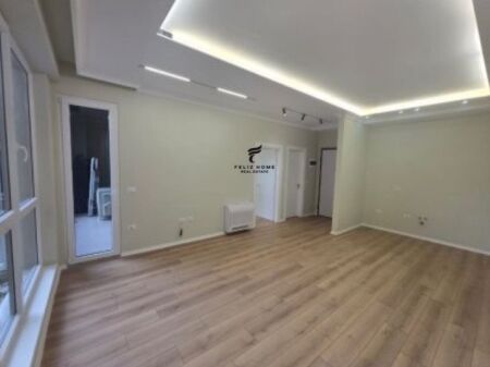 OFFICE FOR RENT 67 M2 PARIS MUNICIPALITY 70,000 LEKE